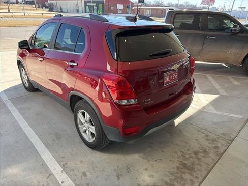 Used 2020 Chevrolet Trax LT w/ Driver Confidence Package image 3