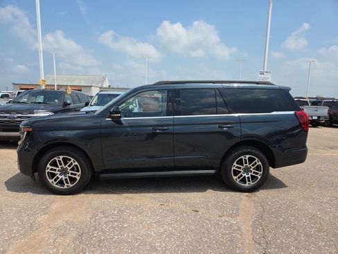 Certified 2025 Ford Expedition Active AWD/4WD image 2