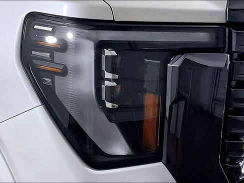 Certified 2024 GMC Sierra 2500 Denali Ultimate AWD/4WD image 28