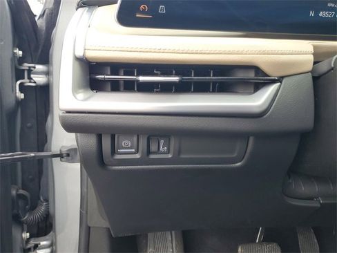 Used 2024 Cadillac XT4 Premium Luxury image 17