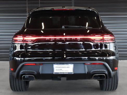Certified 2025 Porsche Macan image 9
