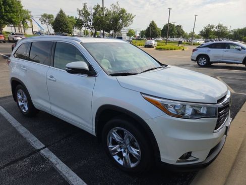 Used 2015 Toyota Highlander Limited Platinum AWD/4WD image 2