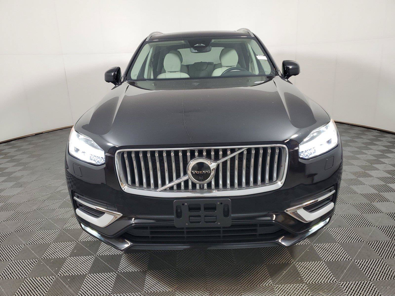 Certified 2023 Volvo XC90 B6 Plus w/ Protection Package Premier AWD/4WD image 2