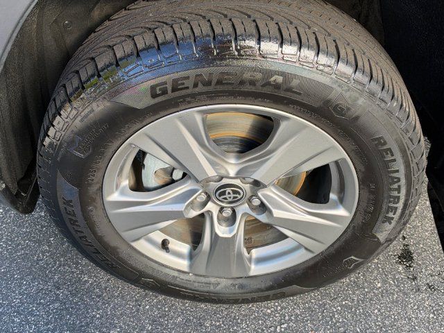 Used 2024 Toyota RAV4 XLE w/ Convenience Package FWD image 10