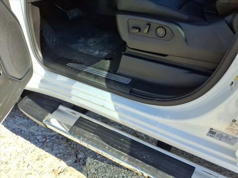 New 2026 GMC Sierra 1500 SLT w/ SLT Premium Plus Package image 12