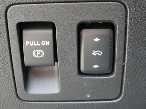 Used 2018 Ford F150 Lariat w/ Equipment Group 502A Luxury AWD/4WD image 24