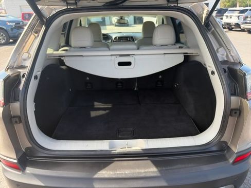 Used 2019 Jeep Cherokee Limited w/ Luxury Group FWD image 21