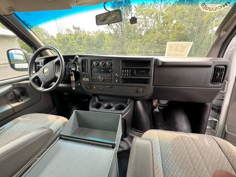 Used 2013 Chevrolet Express 1500 RWD image 14