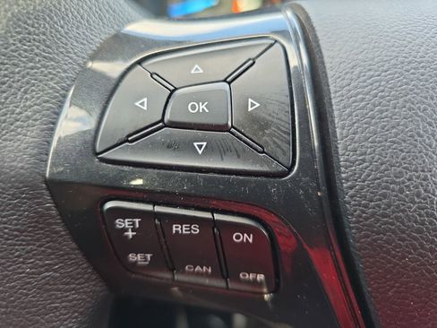 Used 2018 Ford Explorer XLT image 17