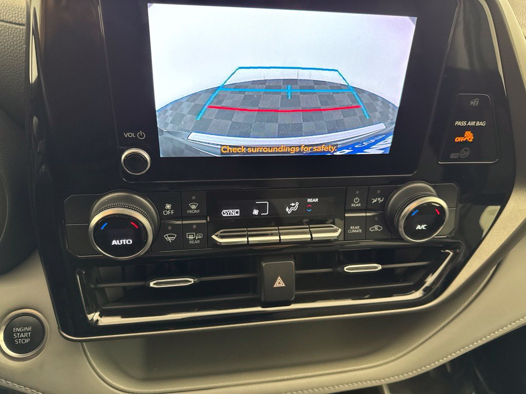 Used 2024 Toyota Highlander LE AWD/4WD image 42