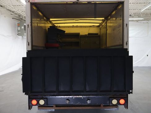 Used 2017 Chevrolet Express 3500 RWD image 6