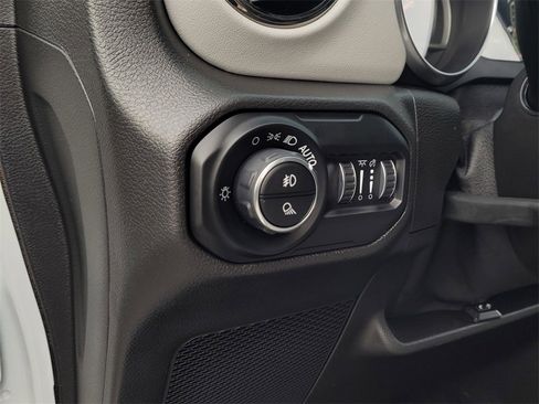 Used 2021 Jeep Gladiator Overland image 20