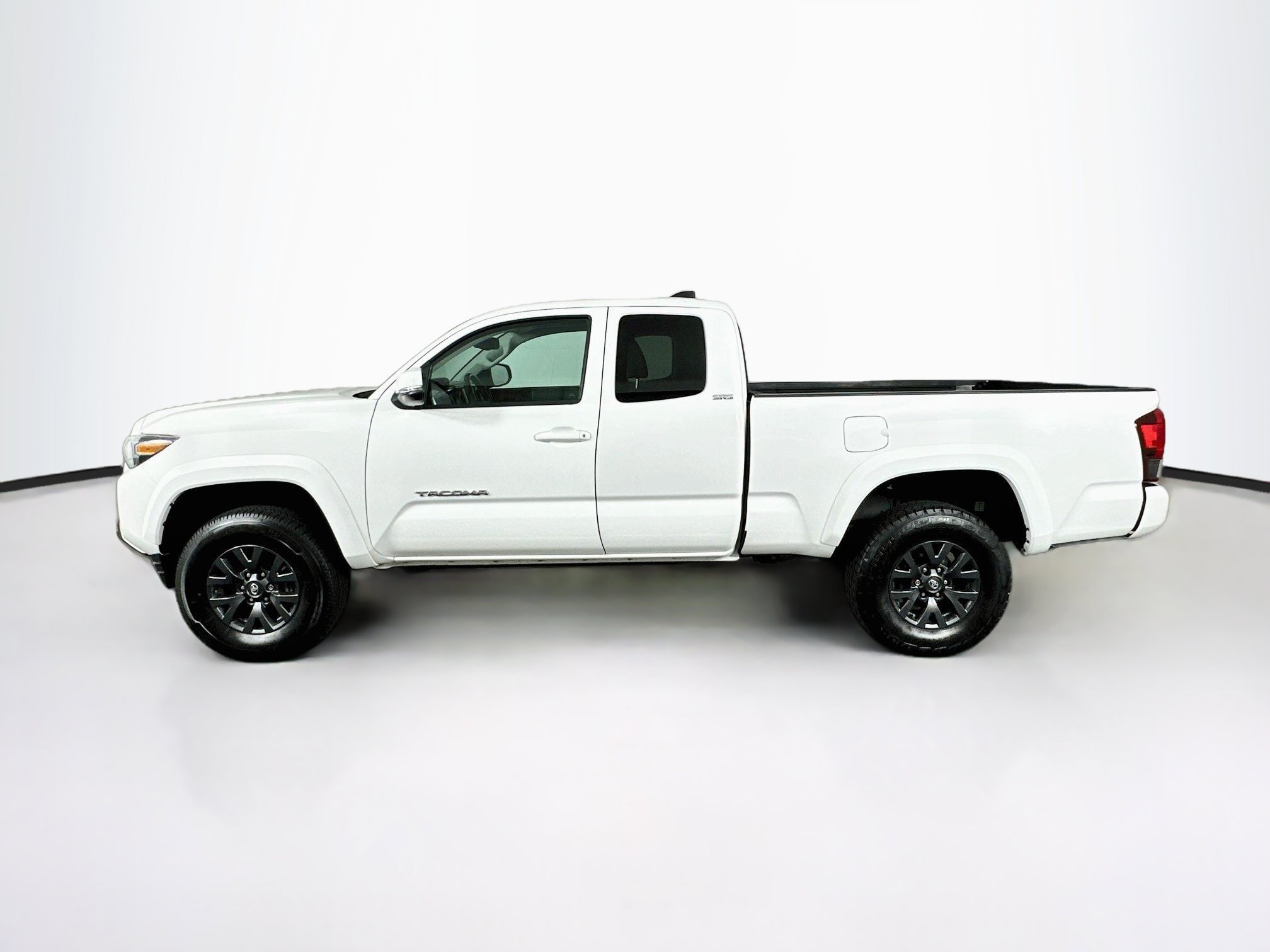 Used 2022 Toyota Tacoma SR5 w/ Technology Package RWD image 4