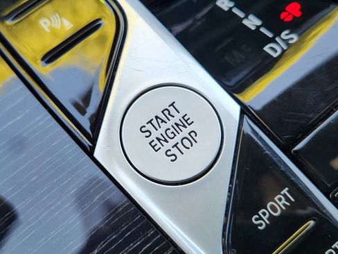 Used 2024 BMW X7 xDrive40i w/ M Sport Package image 21