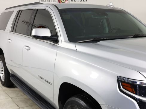 Used 2019 Chevrolet Suburban LT image 38