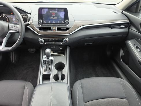 Certified 2025 Nissan Altima 2.5 SV FWD image 15