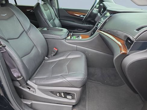 Used 2016 Cadillac Escalade ESV Luxury RWD image 30