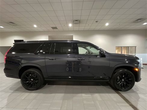 Used 2023 Cadillac Escalade ESV Sport Platinum w/ LPO, ONYX Package image 7