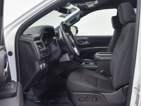 Used 2024 GMC Yukon SLE AWD/4WD image 2