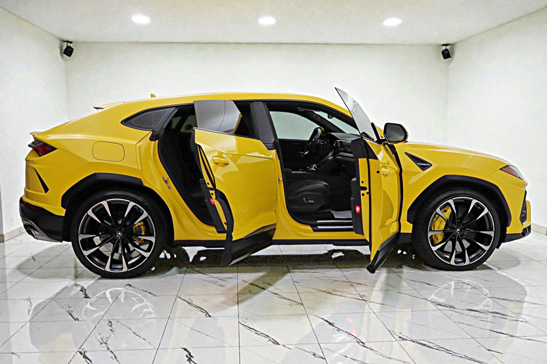 Used 2022 Lamborghini Urus AWD/4WD image 19