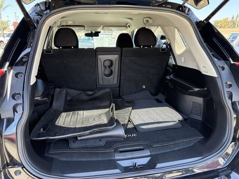 Used 2019 Nissan Rogue SV w/ Premium Package FWD image 19