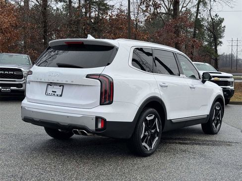 Used 2024 Kia Telluride EX w/ EX Captain's Chair Package image 23