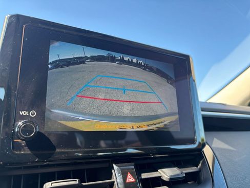 Used 2025 Toyota Corolla LE FWD image 21