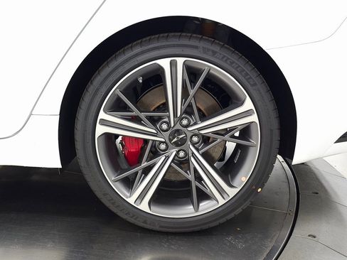 Used 2025 Genesis G70 3.3T Advanced image 8