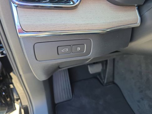 New 2026 Volvo XC90 T8 Plus w/ Protection Package Premier AWD/4WD image 12