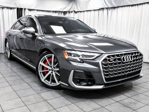 Used 2023 Audi S8 image 3