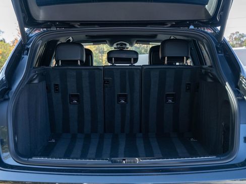 Certified 2025 Porsche Macan image 16