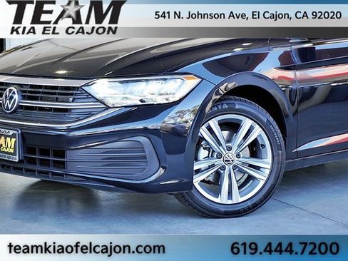 Used 2024 Volkswagen Jetta SE image 3