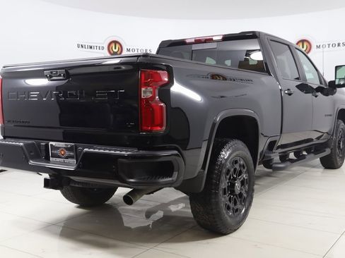 Used 2024 Chevrolet Silverado 2500 LT w/ Midnight Edition image 3