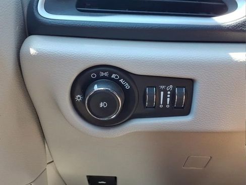 Used 2019 Chrysler Pacifica Touring-L FWD image 25