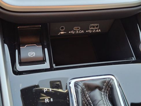 New 2025 Subaru Outback Limited image 11