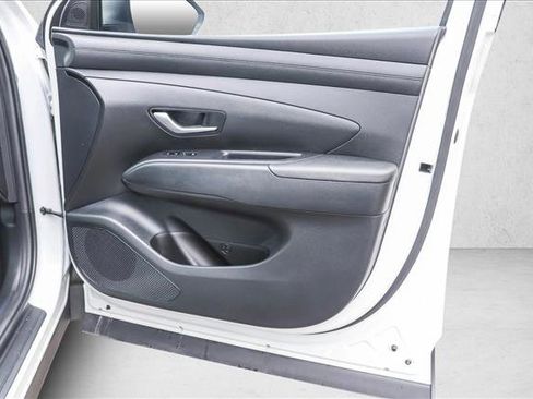 Certified 2025 Hyundai Tucson SE image 30