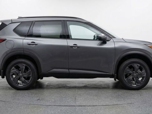 Used 2025 Nissan Rogue SV image 11