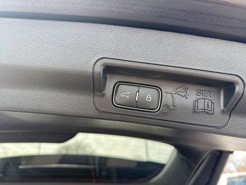 Used 2023 Ford Explorer Limited image 20