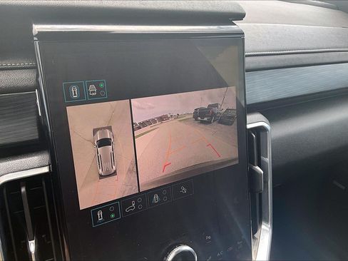 Used 2025 GMC Acadia Elevation FWD image 29