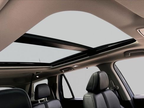 Used 2025 Honda Pilot Touring image 16