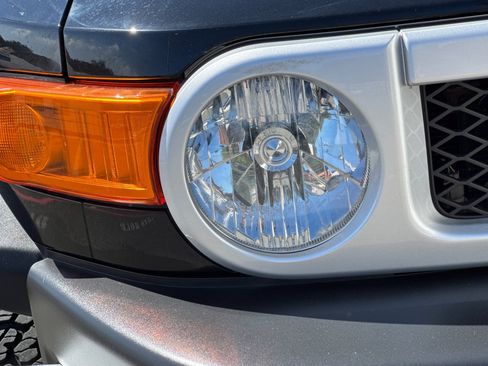 Used 2014 Toyota FJ Cruiser 4WD w/ Upgrade Package image 11