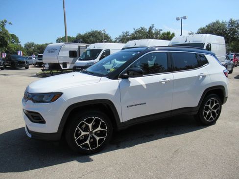 Used 2026 Jeep Compass Limited AWD/4WD image 4