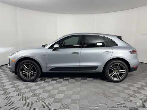 Certified 2020 Porsche Macan image 2