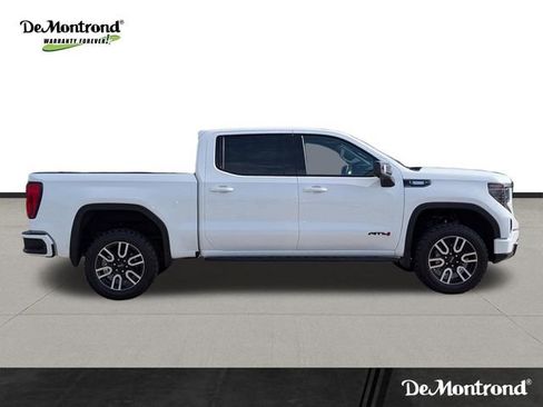 Used 2024 GMC Sierra 1500 AT4 w/ Technology Package AWD/4WD image 4