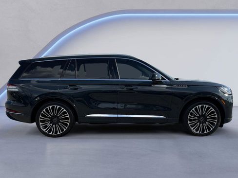 Used 2025 Lincoln Aviator Black Label AWD/4WD image 2