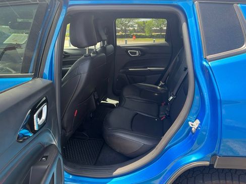 Used 2025 Jeep Compass Trailhawk AWD/4WD image 16