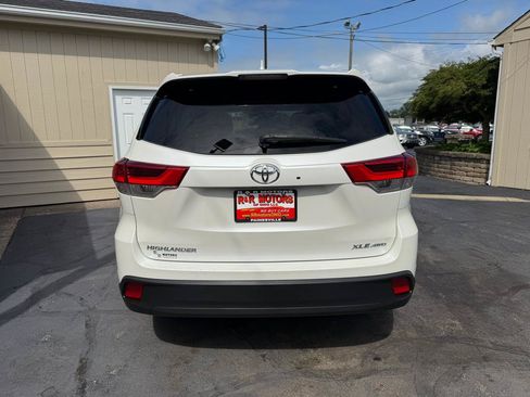 Used 2019 Toyota Highlander XLE AWD/4WD image 13