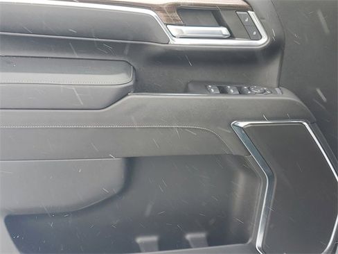 Used 2024 Chevrolet Silverado 2500 LT w/ Convenience Package image 15