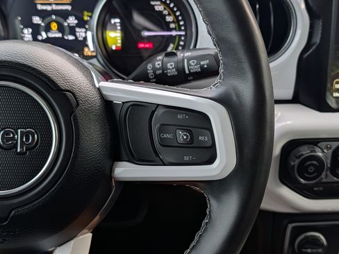 Used 2022 Jeep Wrangler Unlimited Sahara w/ Cold Weather Group AWD/4WD image 26