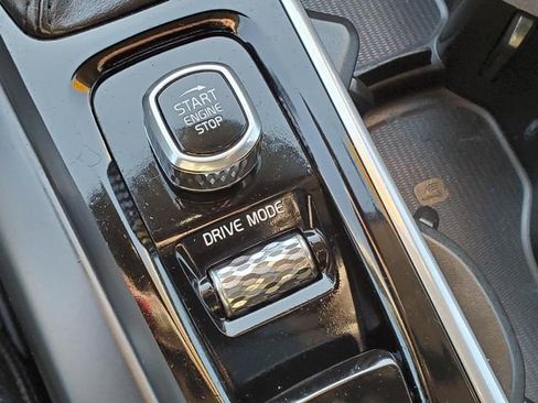 Used 2019 Volvo XC60 T5 Momentum w/ Multimedia Package image 27